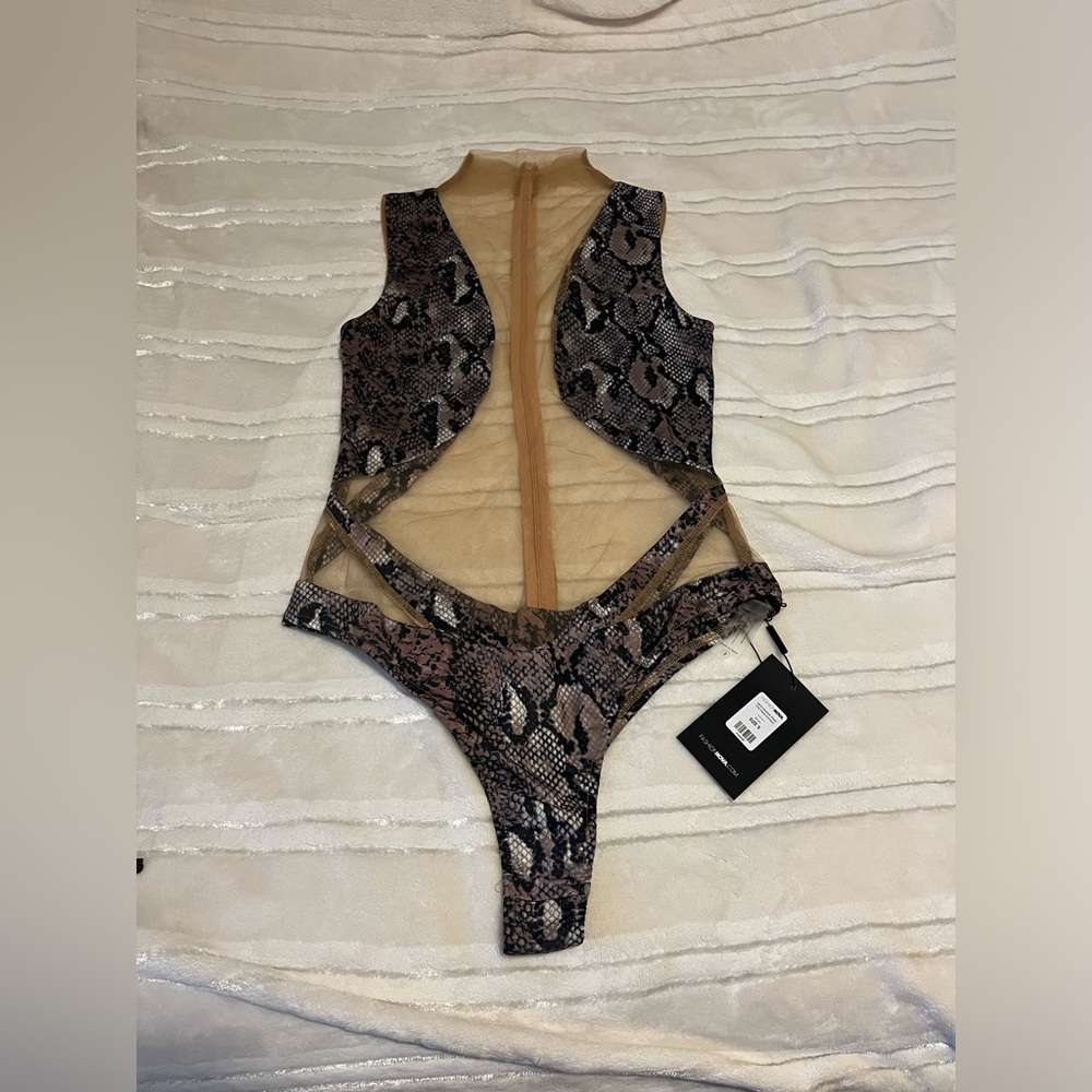 Fashion nova body suit or swimsuit size small